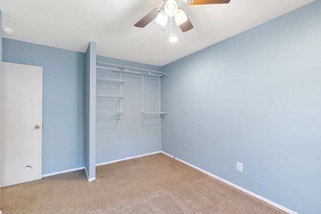 Building Photo - 43 Woodenbridge Ct