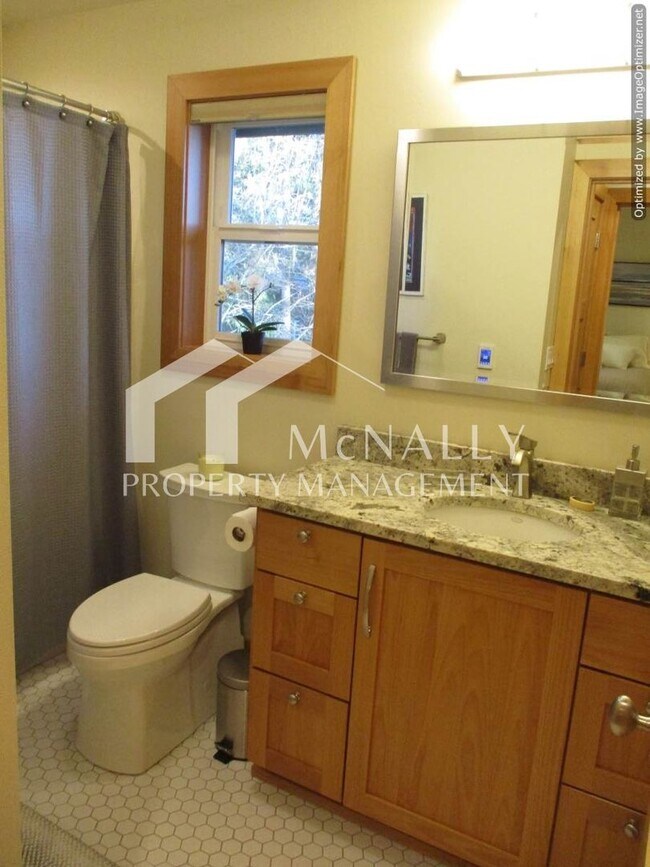 Building Photo - 4208 Forest Beach Dr NW