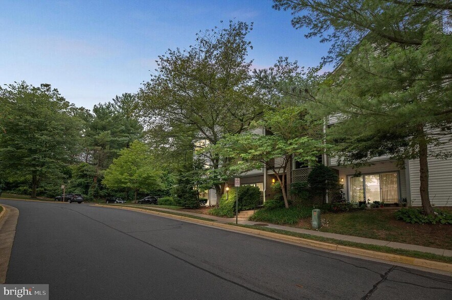 Building Photo - 7705 Lafayette Forest Dr