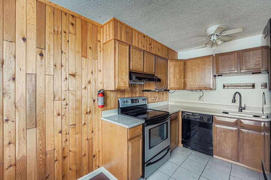 Building Photo - 2120 S Vaughn Way