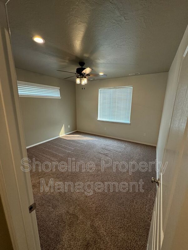 Building Photo - 511 Diamond Lake St