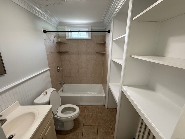 Building Photo - 556 Hawley Ave