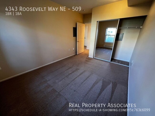 Building Photo - 4343 Roosevelt Way NE