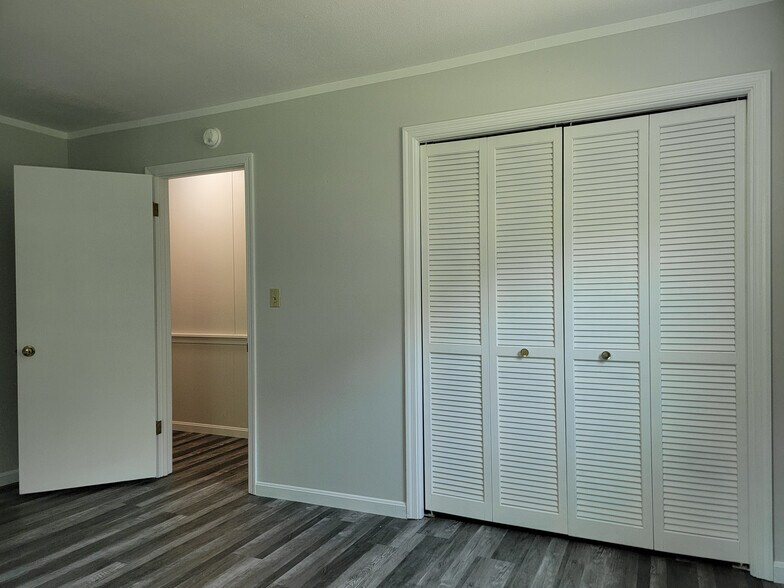 Building Photo - 380 Netzley Dr