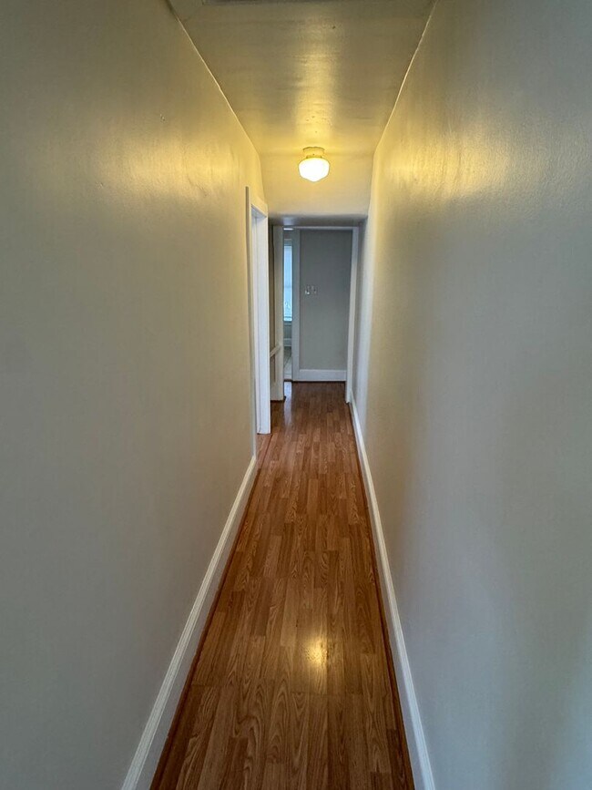Building Photo - 705 Forest Dr
