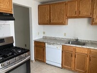 Building Photo - 2 Bedroom Condo for Rent