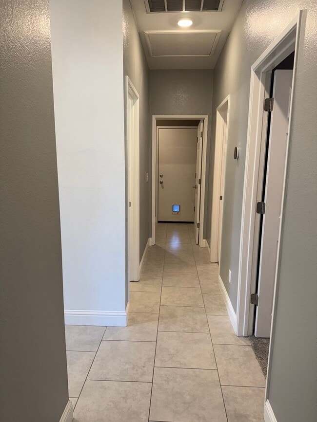 Building Photo - Clean Updated 3 Bedroom 2 Bathroom 1527 Sq...