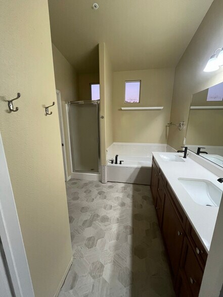 Building Photo - 1177 Northfield Rd