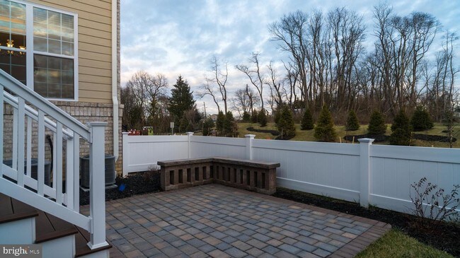 Building Photo - 2 PEACOCK Way