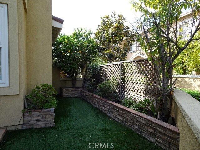 Building Photo - 406 N Kenwood