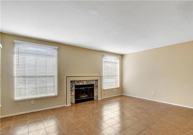 Building Photo - LIMITED TIME ONLY! $500 OFF SECOND MONTHS RENT! Inviting home with open layout in a prime Northwe...