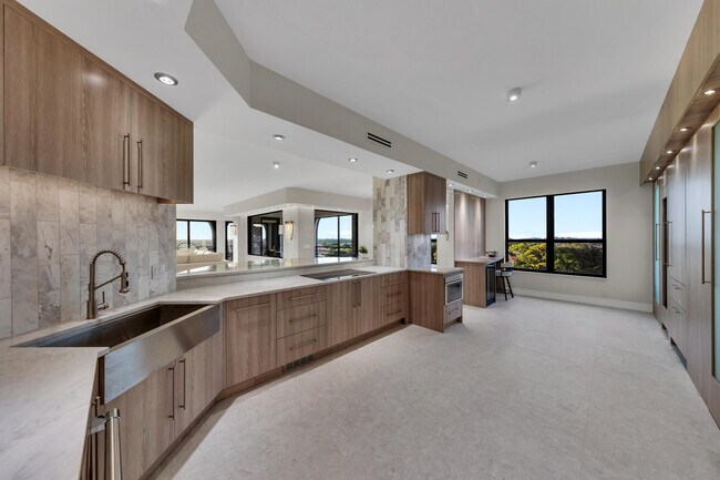 Building Photo - 7351 Promenade Dr