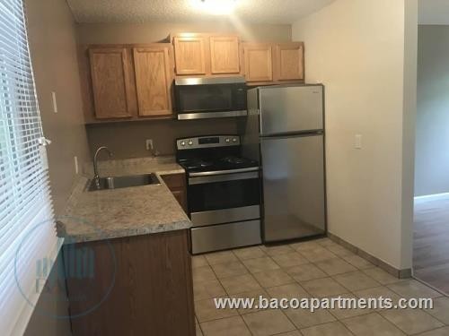 Building Photo - University Square Apartments