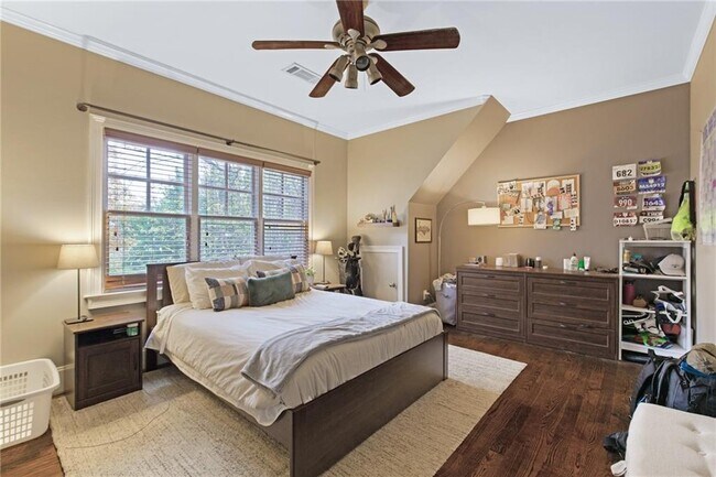 Building Photo - 451 Hascall Rd NW