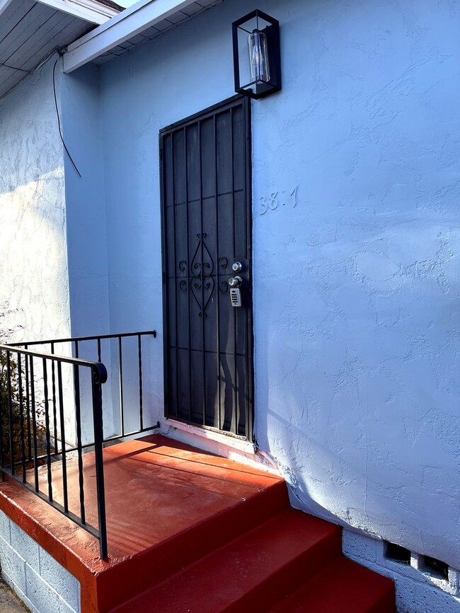 Building Photo - Brand new" Cottage!  1-BR + den, totally remodeled!