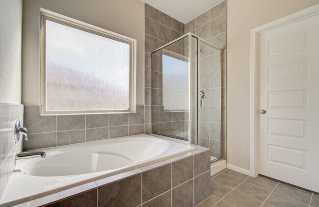 Building Photo - 8411 Beacon Bay Cir