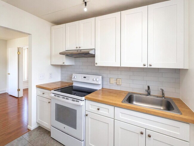 Building Photo - 2 bedroom, 1 bath in Daytona Beach