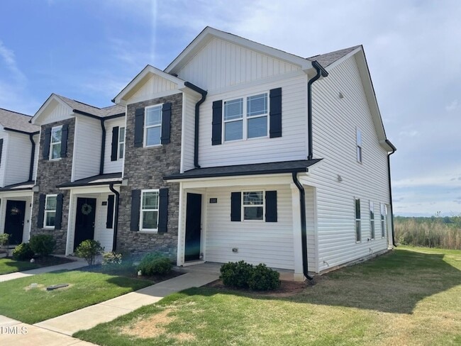 Building Photo - 1100 Peony Ln
