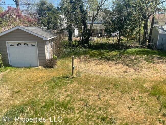 Building Photo - 5 br, 3 bath House - 7027 Cresthaven Drive