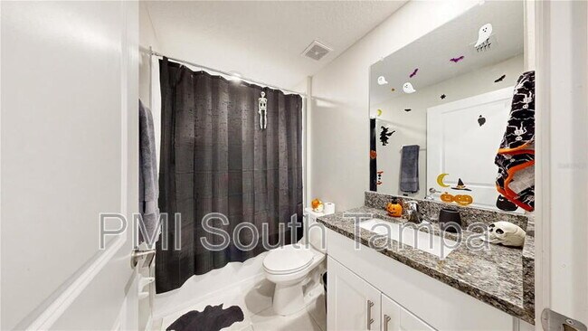 Building Photo - 15407 Miller Creek Dr