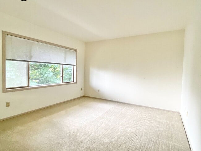 Building Photo - Gorgeous Lakeview Home for rent