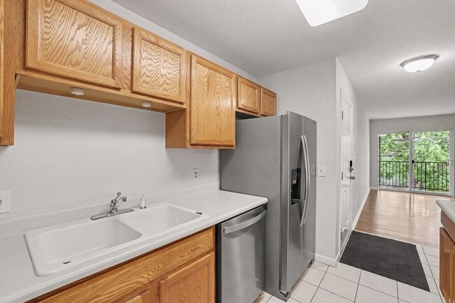 Building Photo - 13085 W Cedar Dr