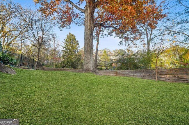 Building Photo - 1086 Pine Grove Ave NE