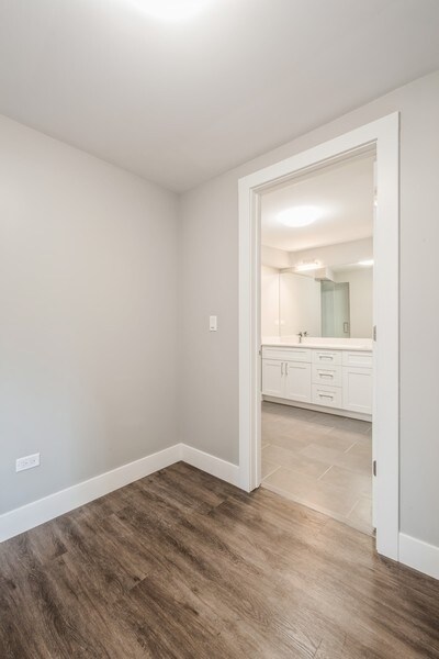 Building Photo - 5038 S St Lawrence Ave