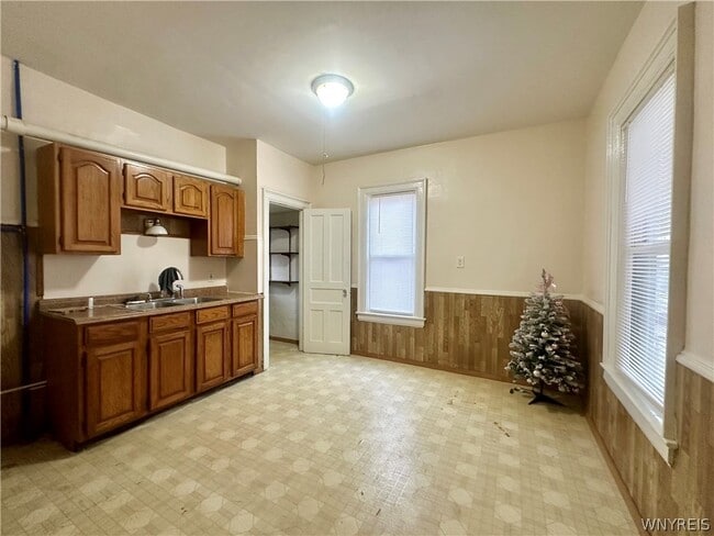 Building Photo - 34 Hayden St