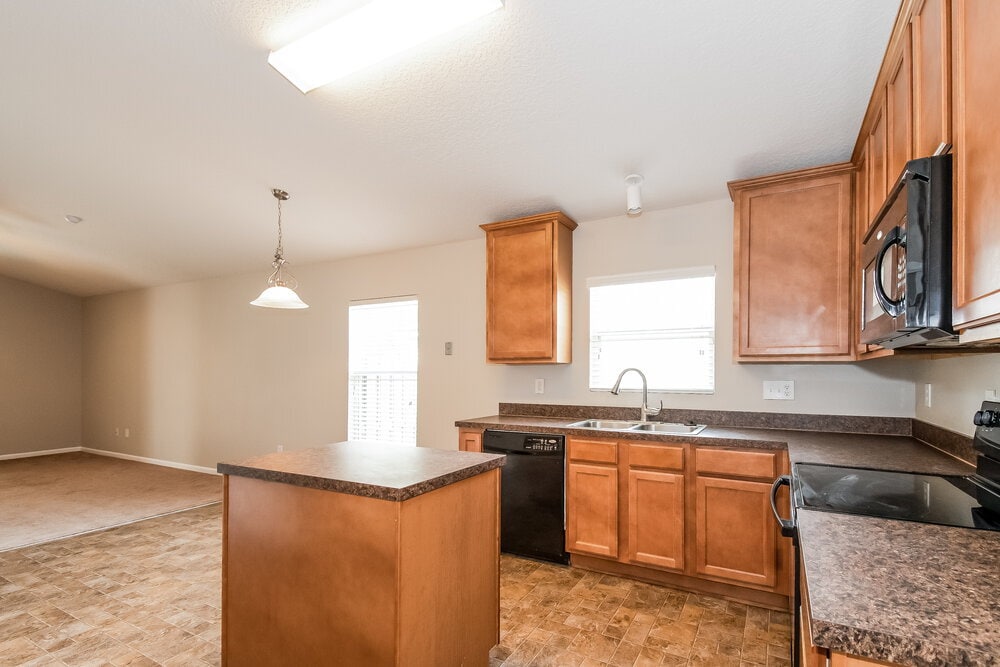 Building Photo - 2120 Sotterley Ln