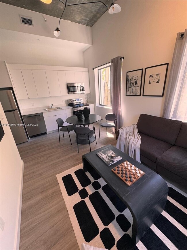 Building Photo - 3422 NW 5th Ave