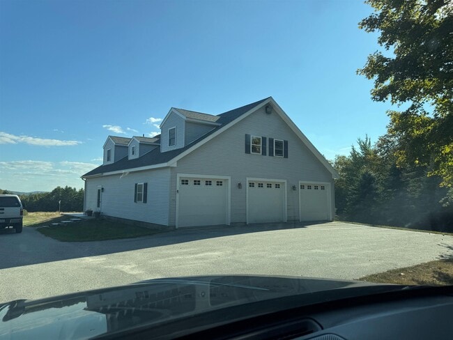 Building Photo - 670 Dodge Hollow Rd