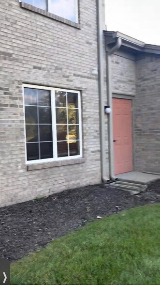 Building Photo - 233 Legends Creek Pl