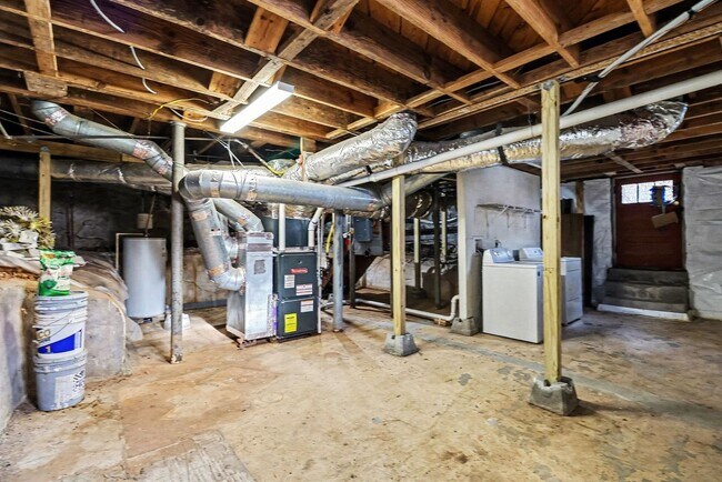 Building Photo - Great Emory Area Rental