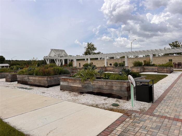 Building Photo - 10574 Farm Hl Ave