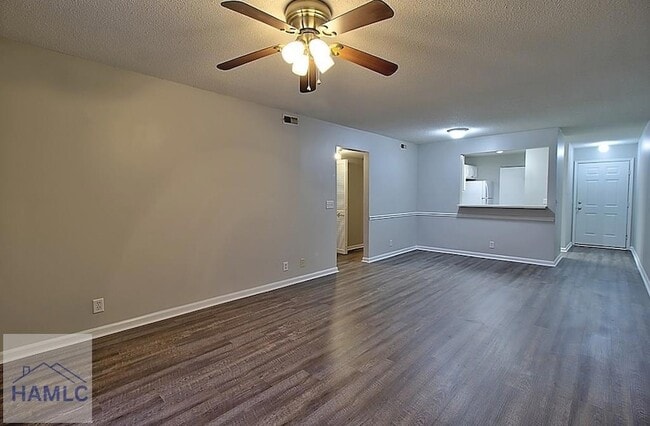 Building Photo - 910 Brett Dr