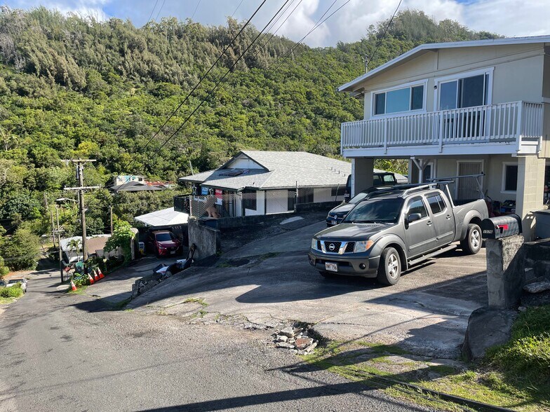 Building Photo - 1576 Pahulu St