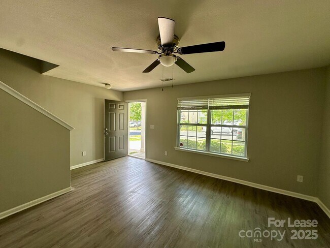 Building Photo - 2625 Cider Ridge Rd