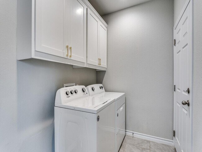 Building Photo - 281 Satsuma Dr