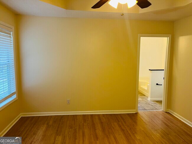 Building Photo - 145 Riverside Dr