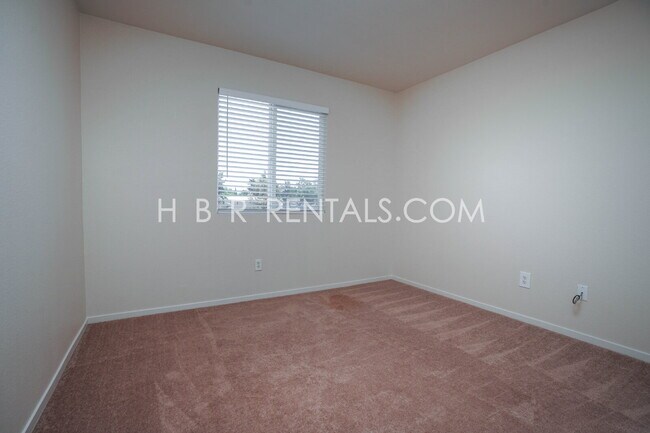 Building Photo - Charming 4-Bed, 2.5-Bath Home in Tracy’s E...
