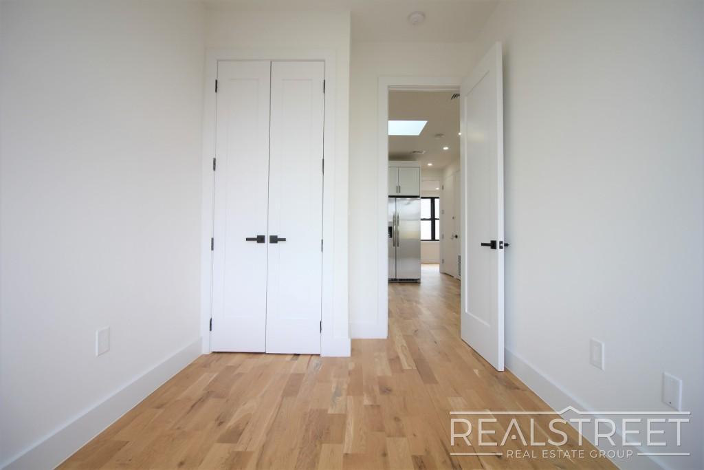 Building Photo - Stunnging NEW 4 Bed floor trhu in Bed Stuy/Ocean Hill with in unit W/D!