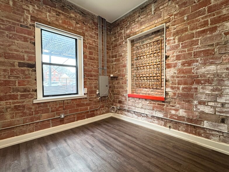 Building Photo - 1211 W 27th St