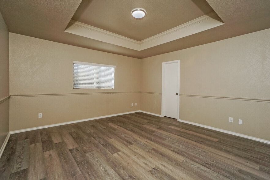 Building Photo - 9331 Maple Silver