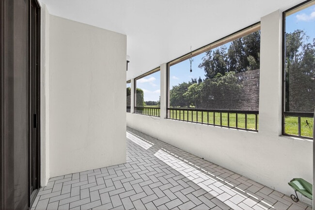 Building Photo - 4770 Fountains Dr S