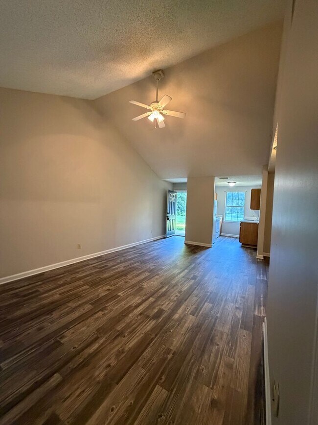 Building Photo - 302 Admiral's Walk Dr