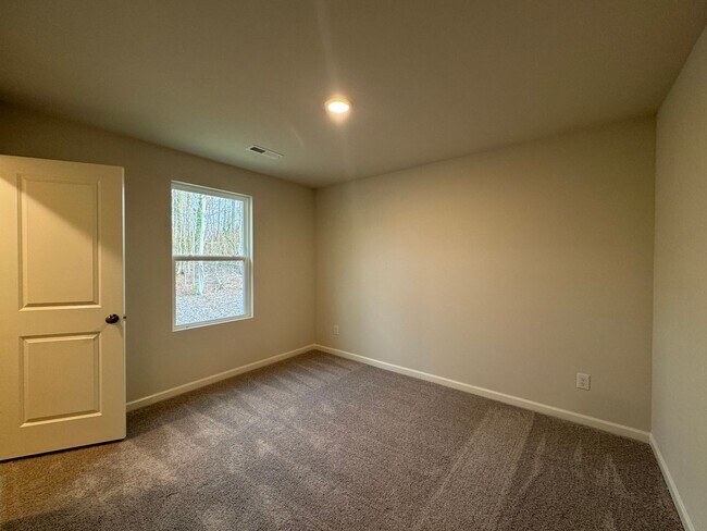 Building Photo - Newer 4BR 2.5BA Home!