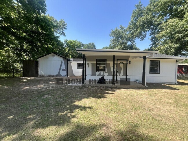 Building Photo - Remodeled 3 Bedroom 2 Bathroom