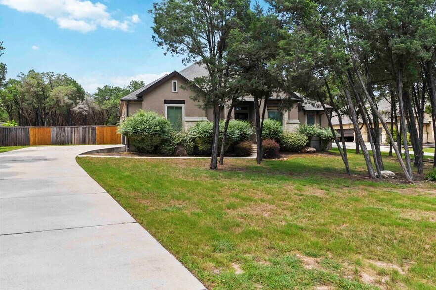 Building Photo - 944 Wilderness Oaks