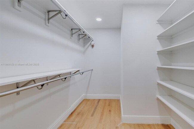 Building Photo - 5209 Riviera Dr
